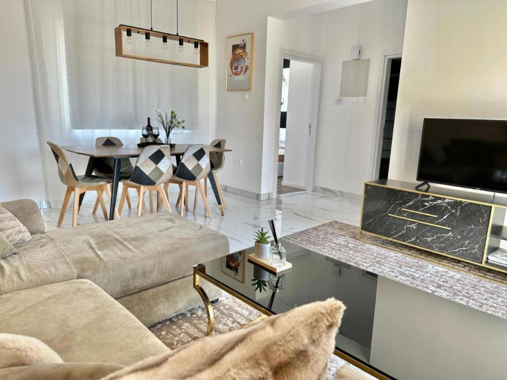 H&O Boulevard Breeze Apartment! Paphos Extérieur photo